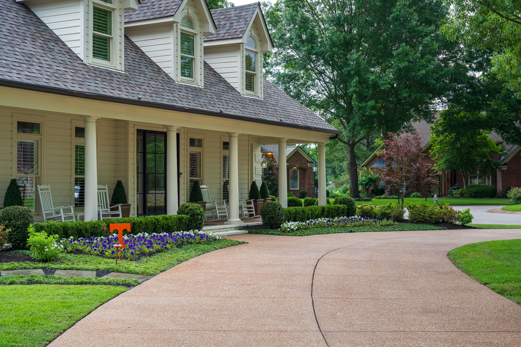 driveway porch seating flowers planting bed entry