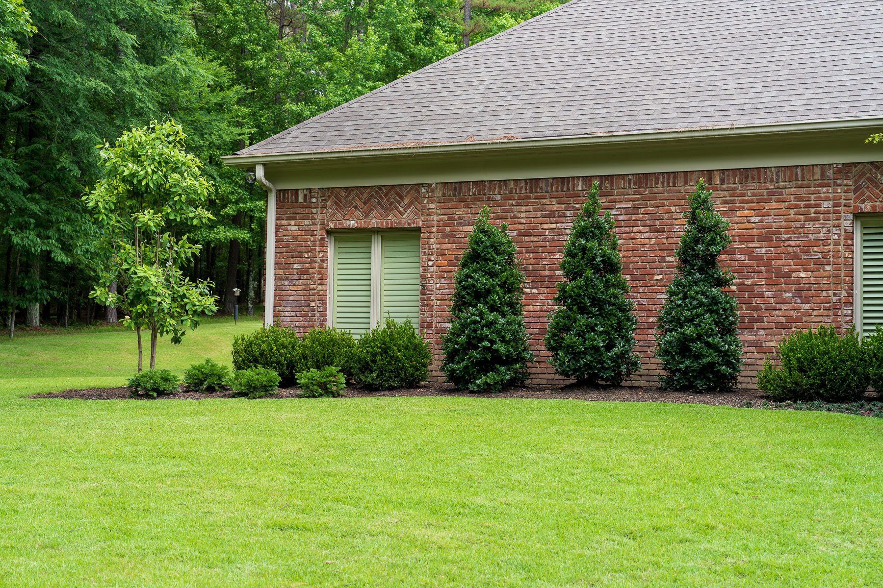 lawn planting bed mulch home