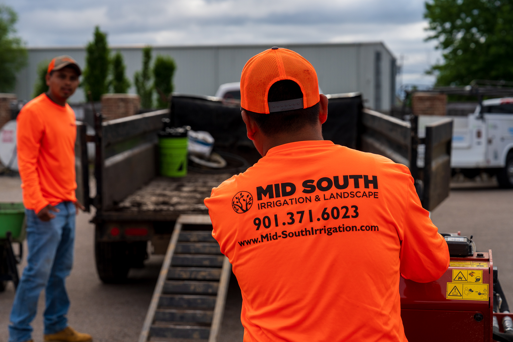 team employee shirt mid south yard loading equipment